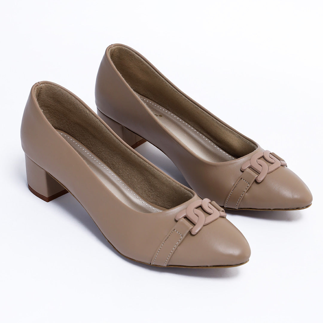 Chain Link Pointed Pumps - Beige