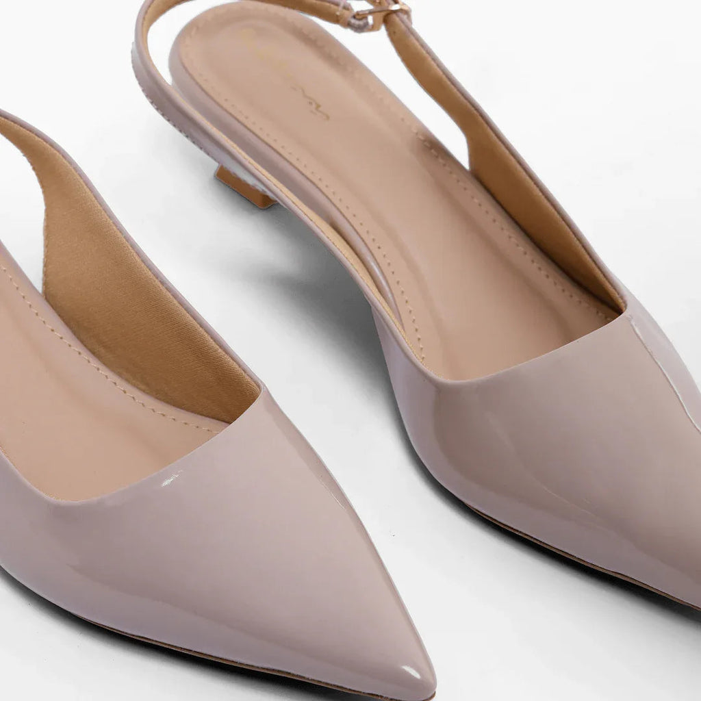 Pointed Classic Pumps - Beige