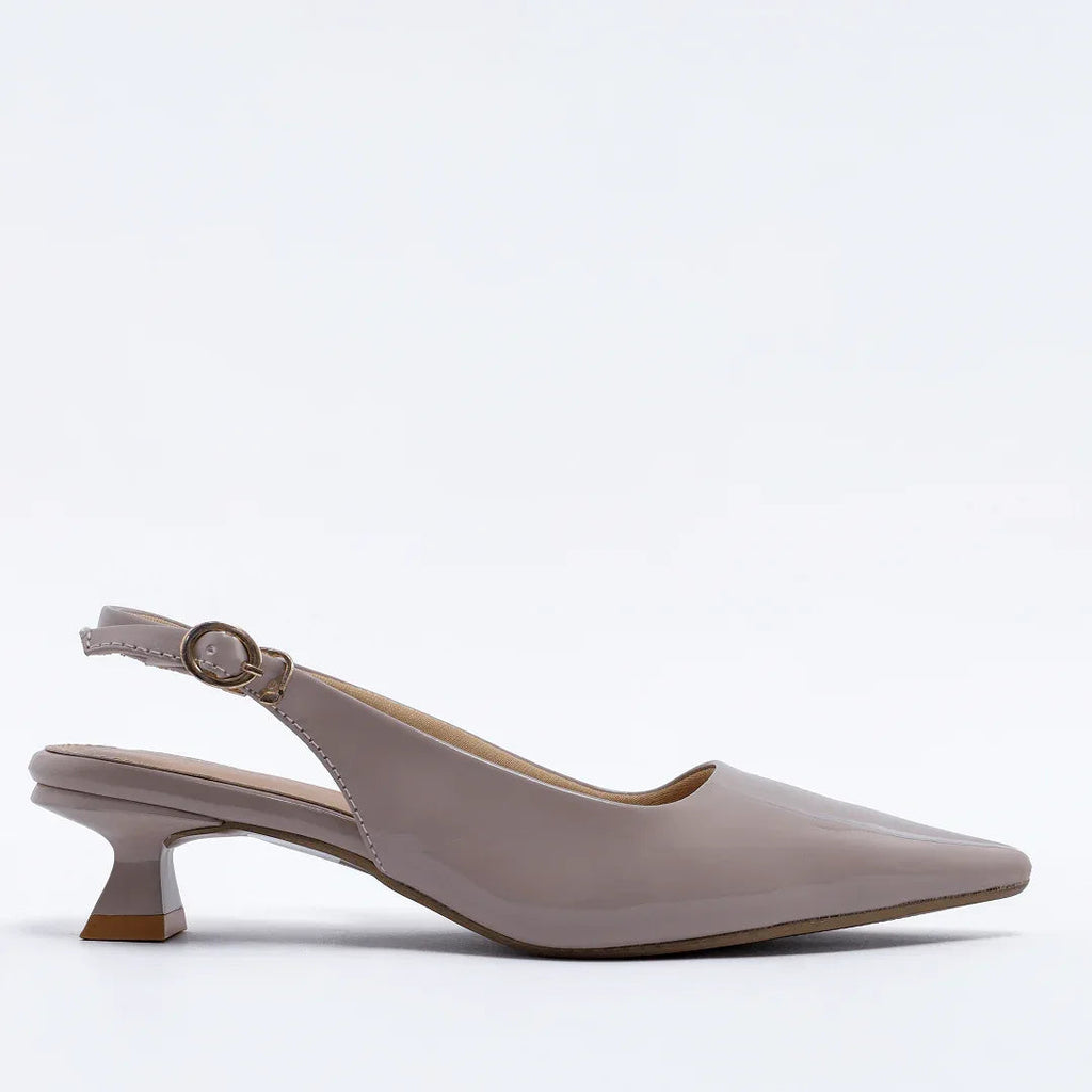 Pointed Classic Pumps - Beige